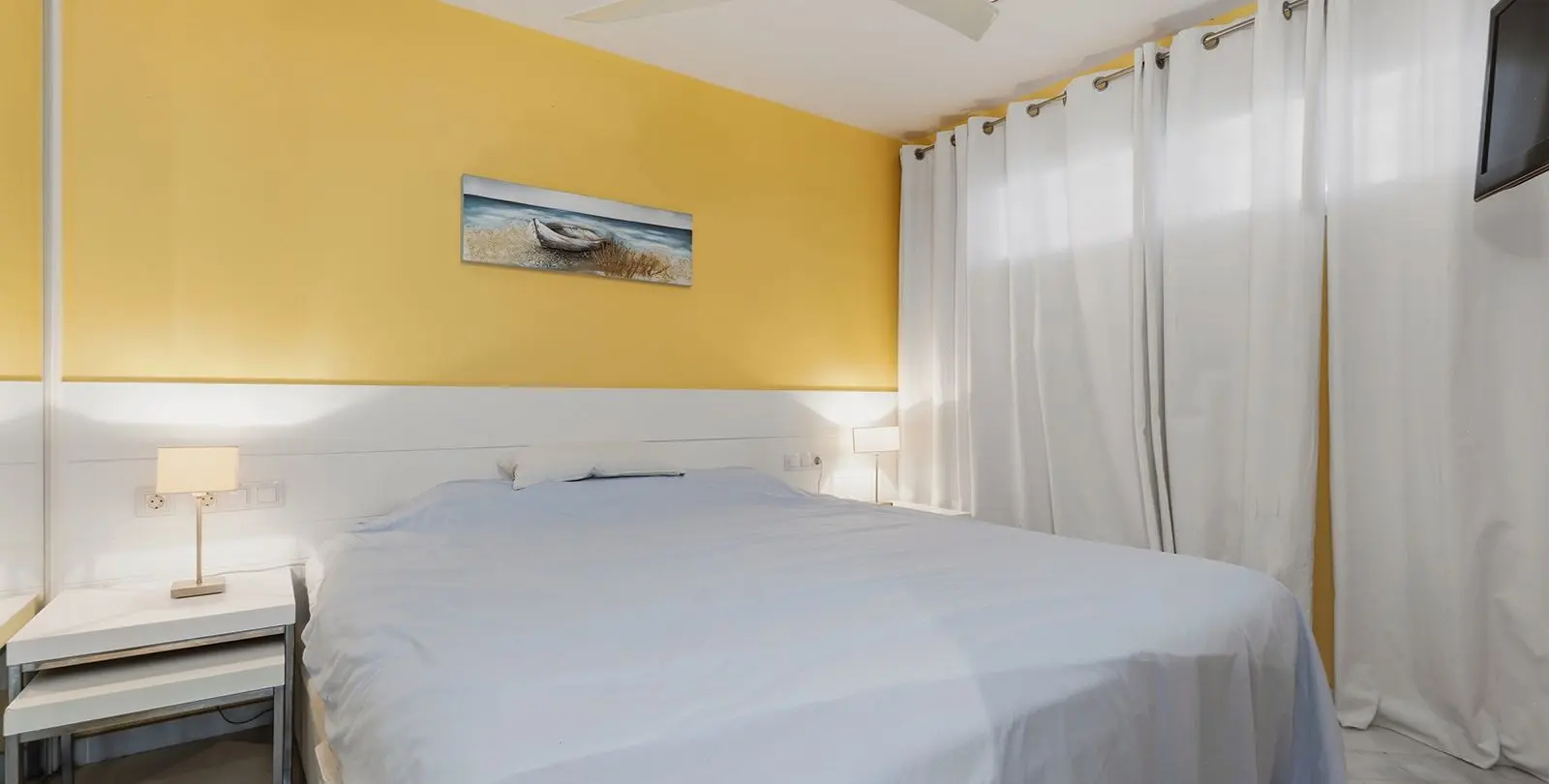 Sale of middle floor apartment in Benalmadena Costa 51