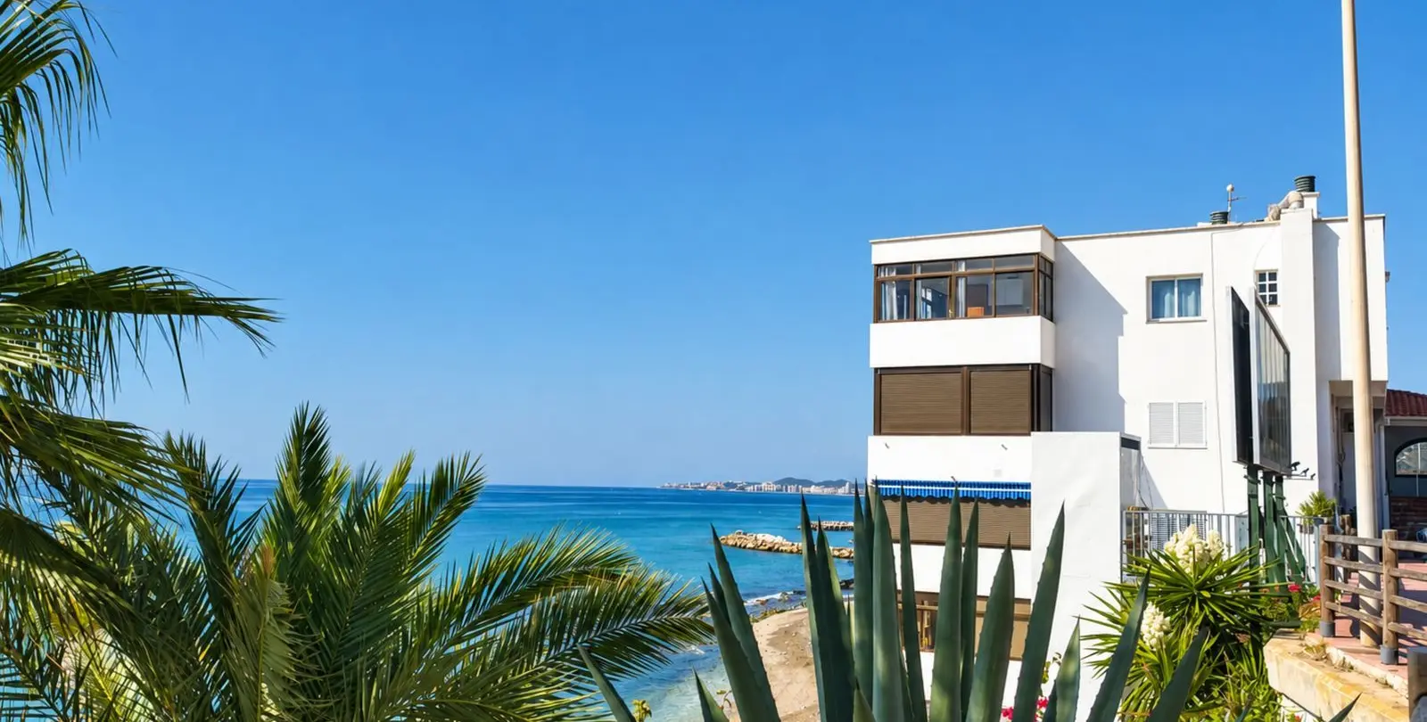 Sale of middle floor apartment in Benalmadena Costa 64