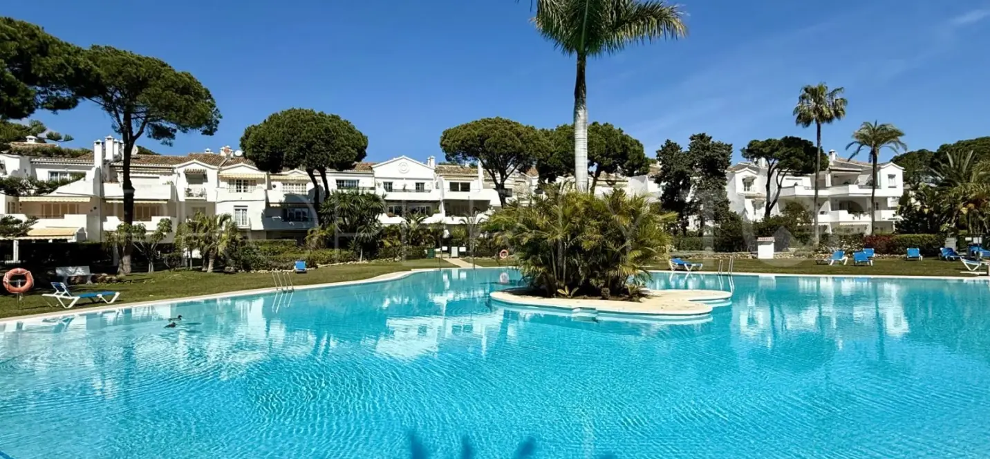 Sale of middle floor apartment in El Presidente 0