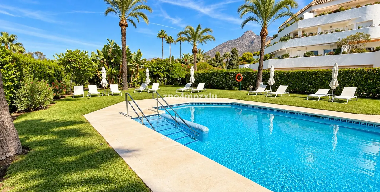 Sale of middle floor apartment in The Golden Mile 1