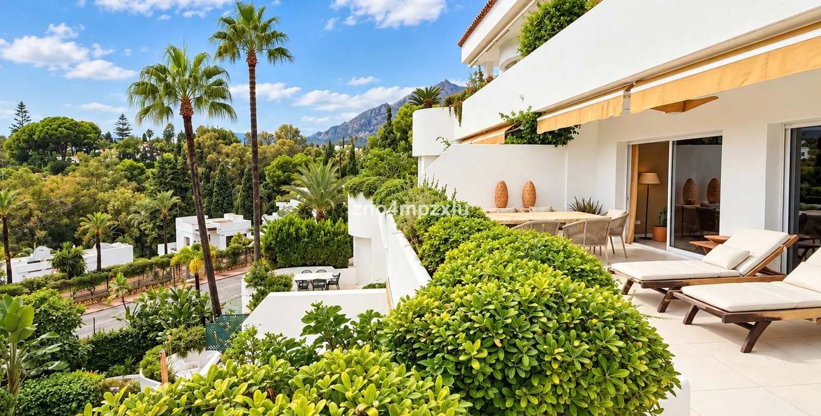 Sale of middle floor apartment in The Golden Mile 2