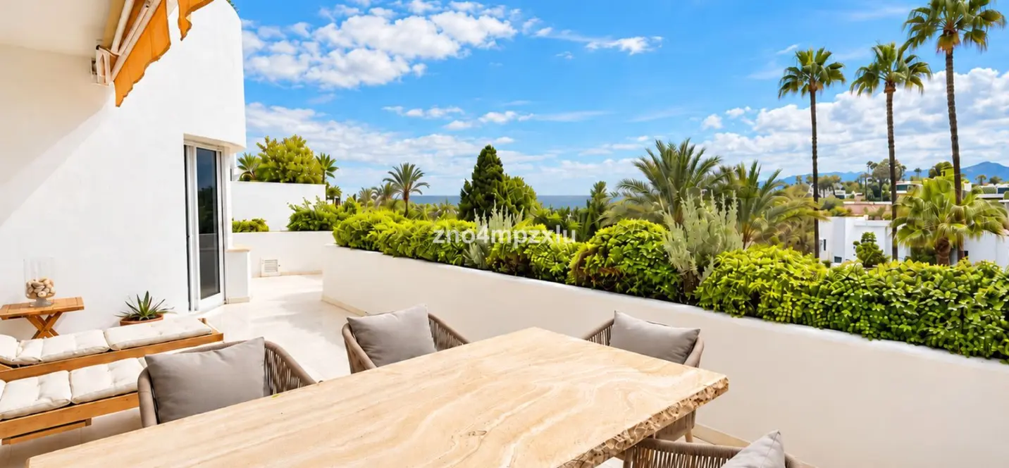 Sale of middle floor apartment in The Golden Mile 2