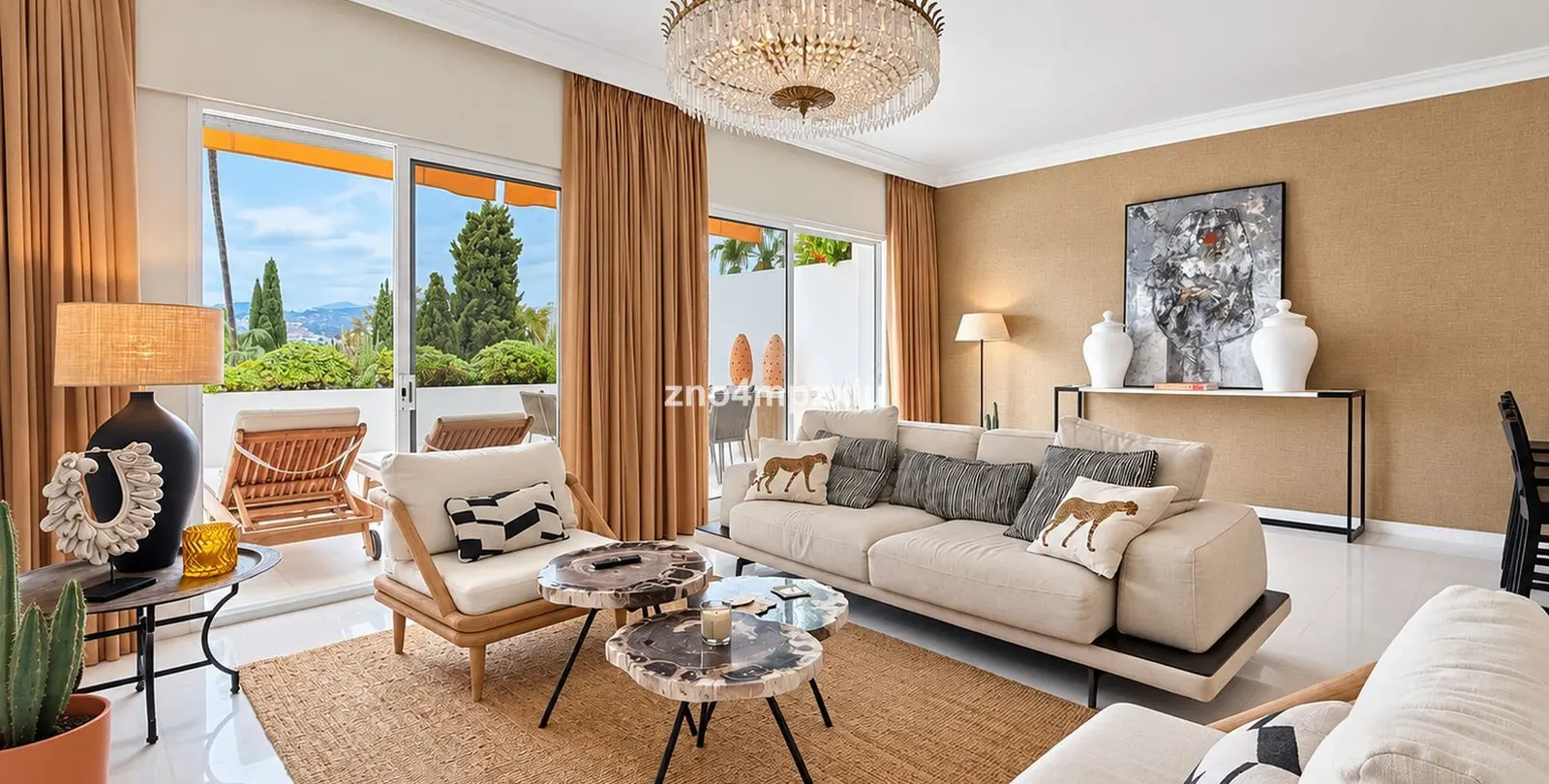 Sale of middle floor apartment in The Golden Mile 4