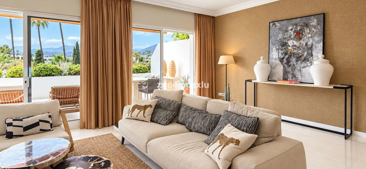Sale of middle floor apartment in The Golden Mile 4