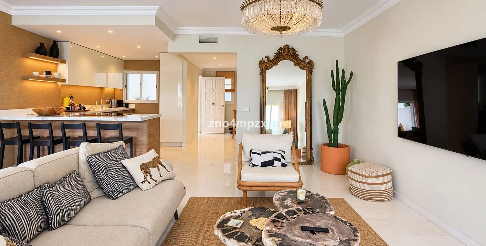 Sale of middle floor apartment in The Golden Mile 6