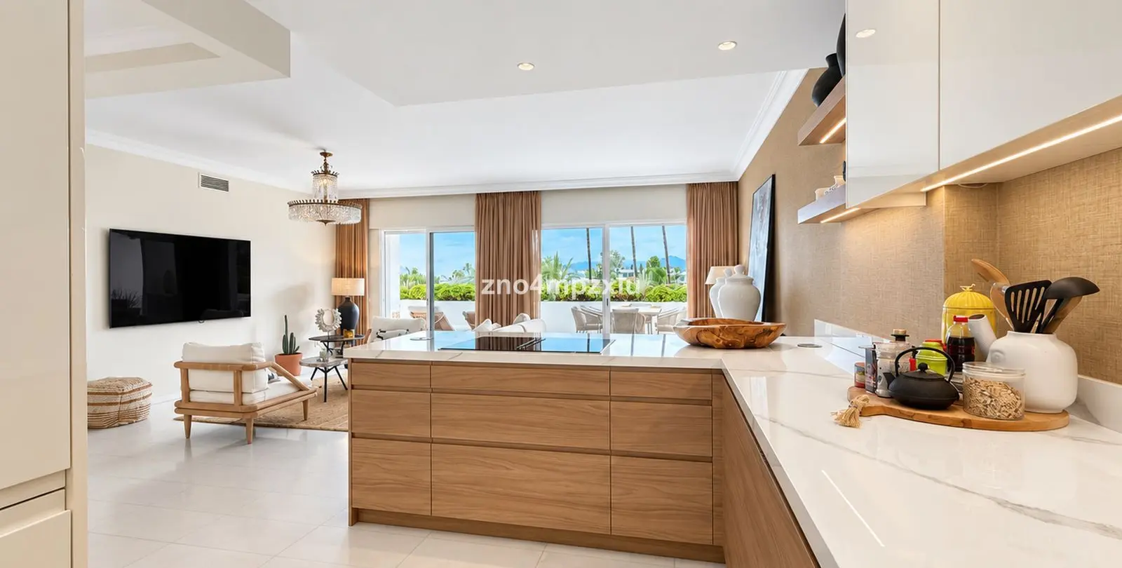 Sale of middle floor apartment in The Golden Mile 16