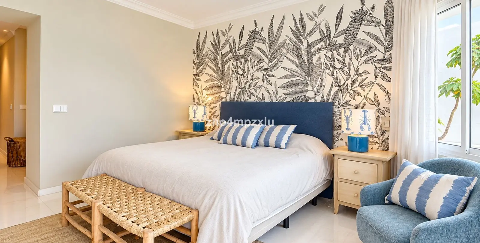 Sale of middle floor apartment in The Golden Mile 18