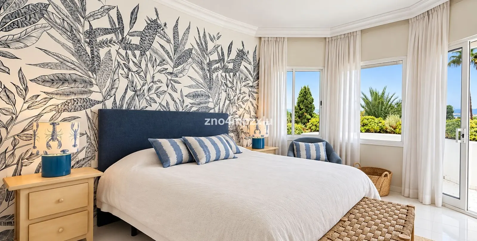 Sale of middle floor apartment in The Golden Mile 19