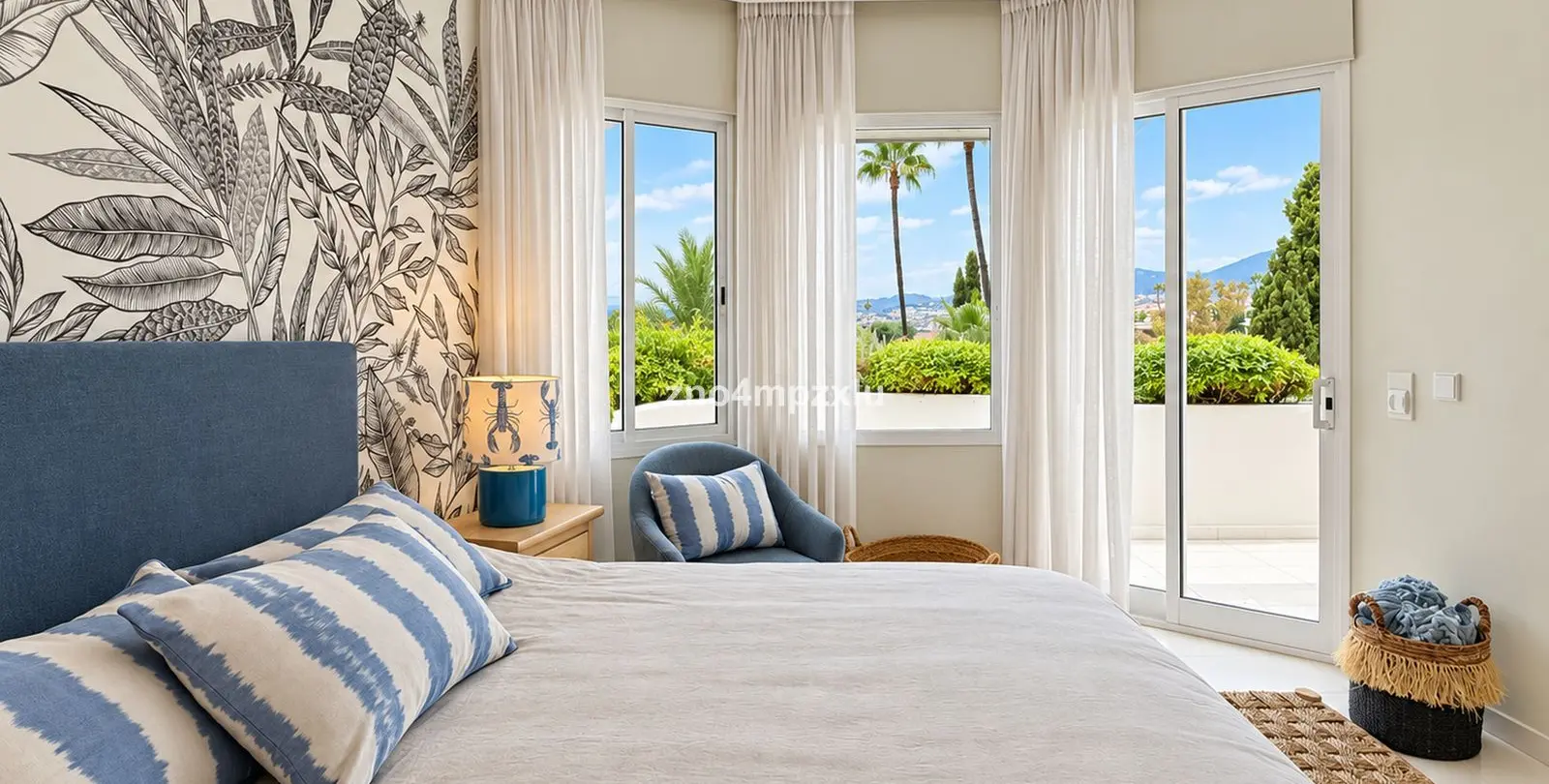 Sale of middle floor apartment in The Golden Mile 20