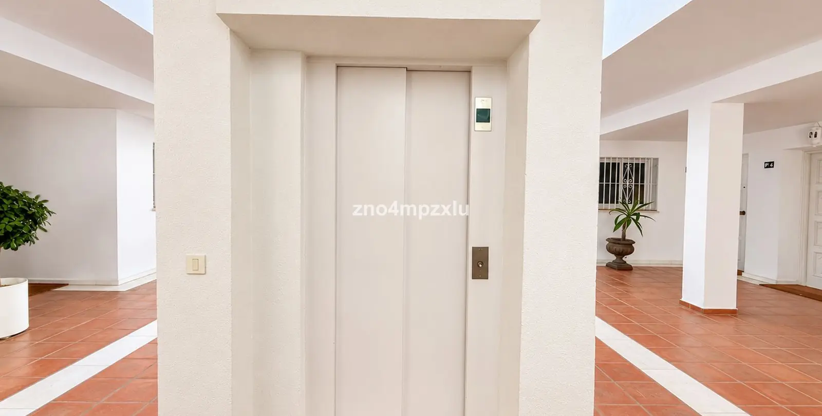 Sale of middle floor apartment in The Golden Mile 33