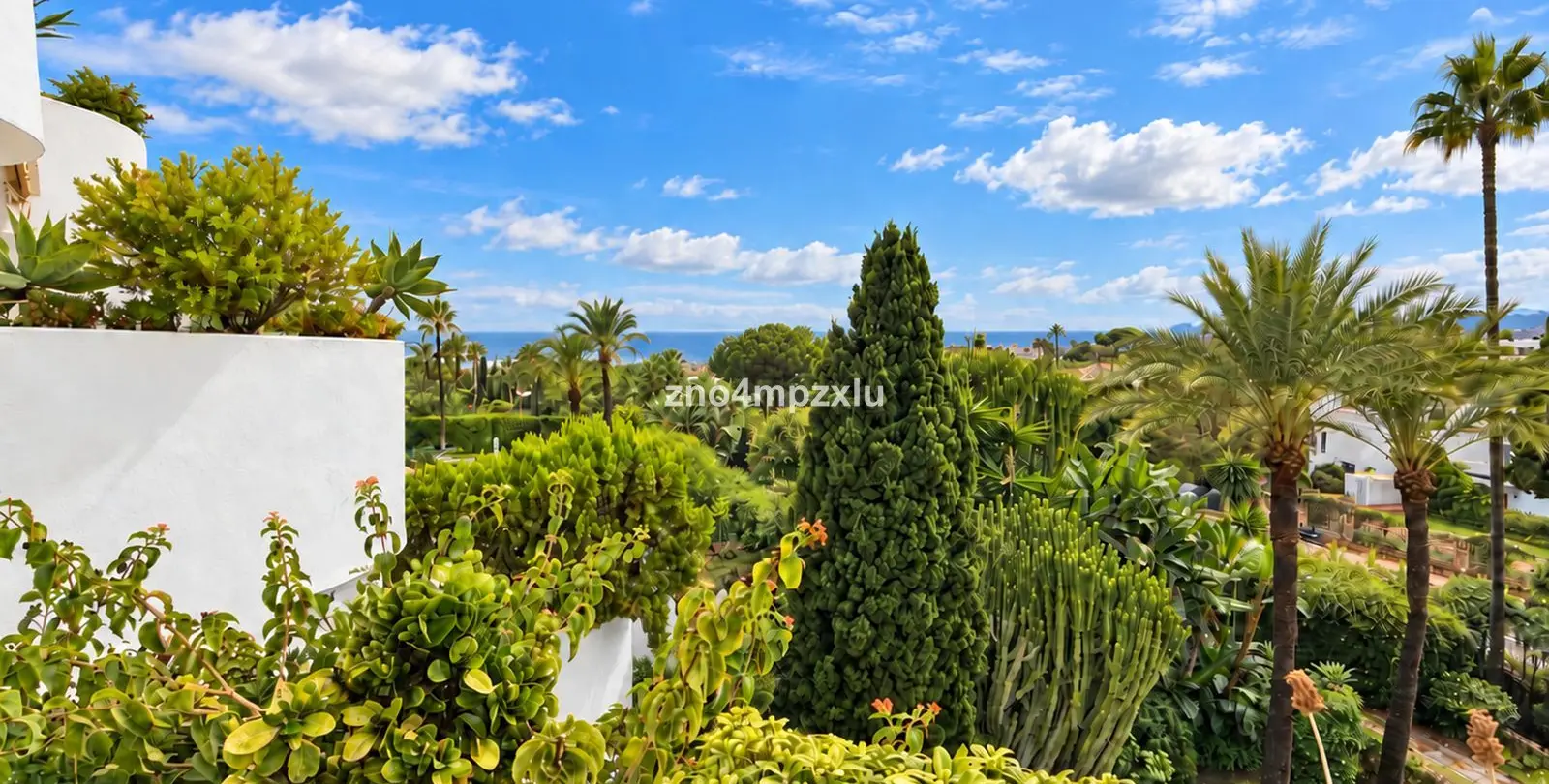 Sale of middle floor apartment in The Golden Mile 37