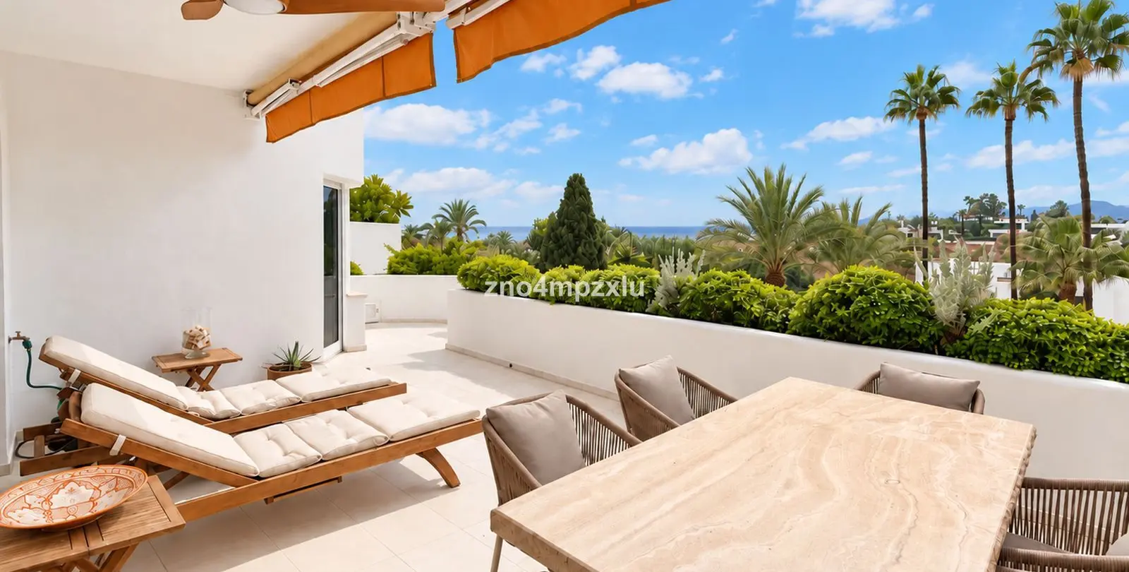Sale of middle floor apartment in The Golden Mile 38