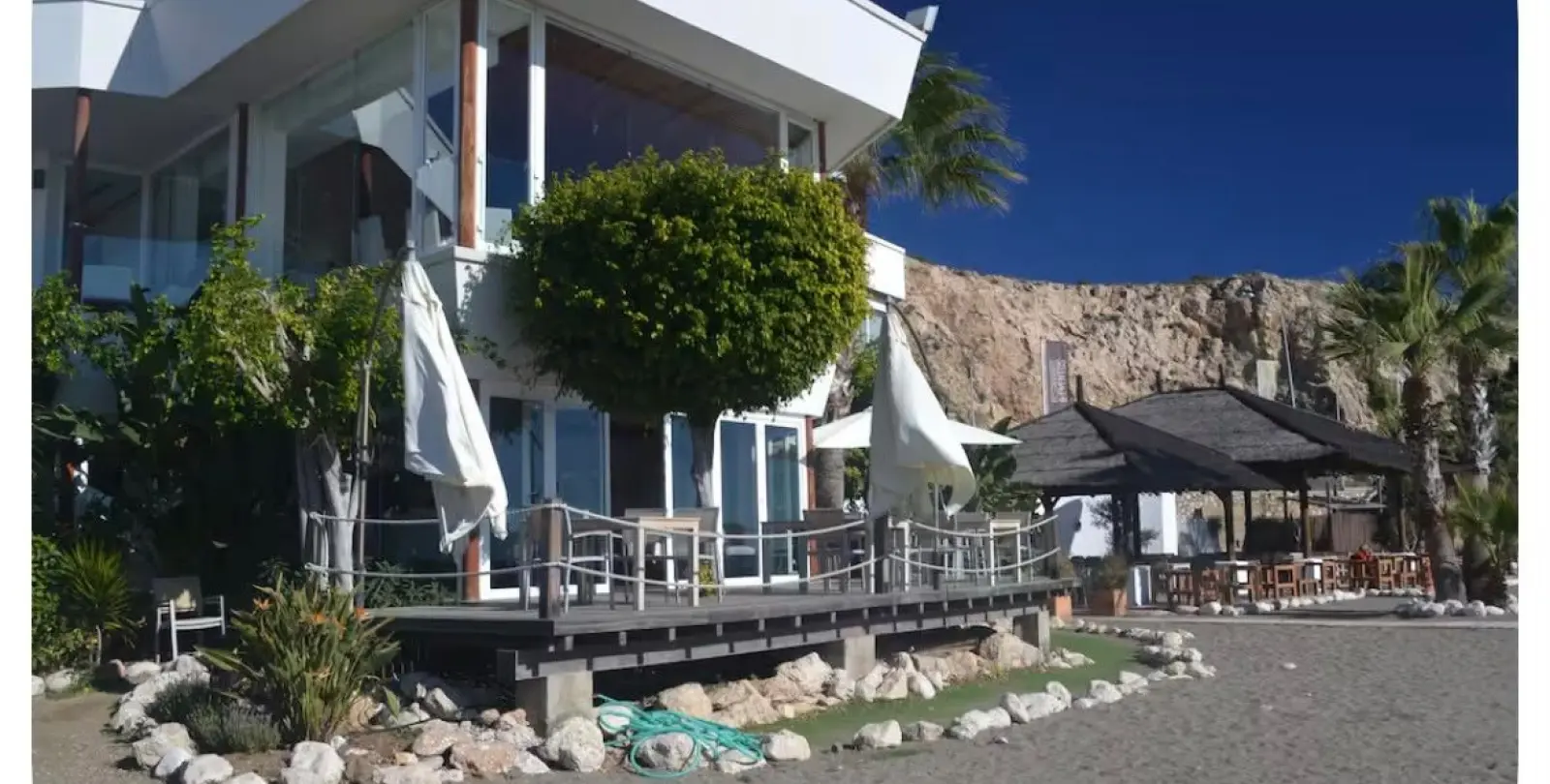 Sale of detached villa in El Palo 2