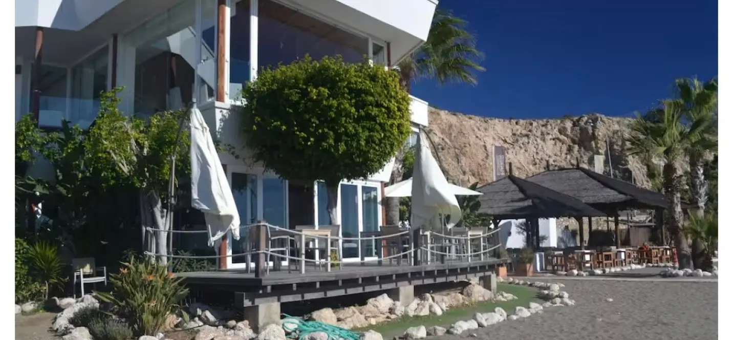 Sale of detached villa in El Palo 1