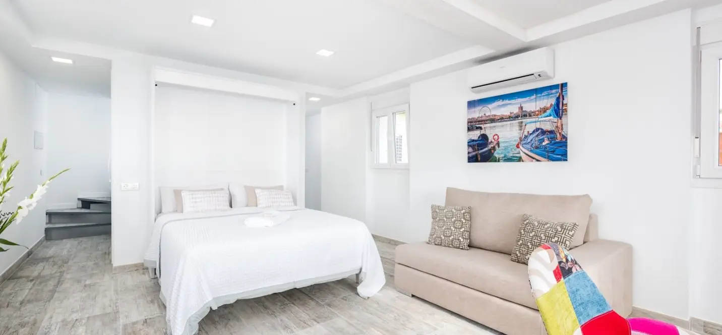 Sale of detached villa in El Palo 3