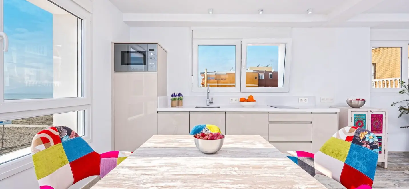 Sale of detached villa in El Palo 4