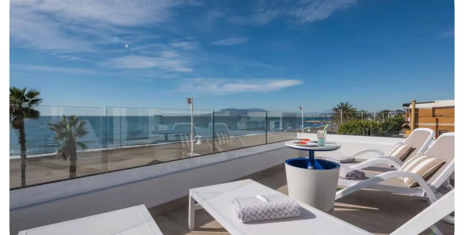 Sale of detached villa in El Palo 11