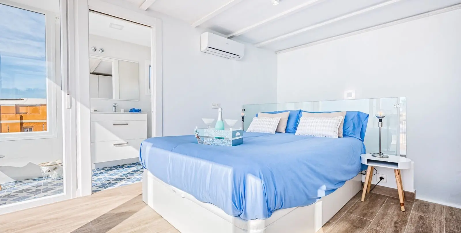 Sale of detached villa in El Palo 16