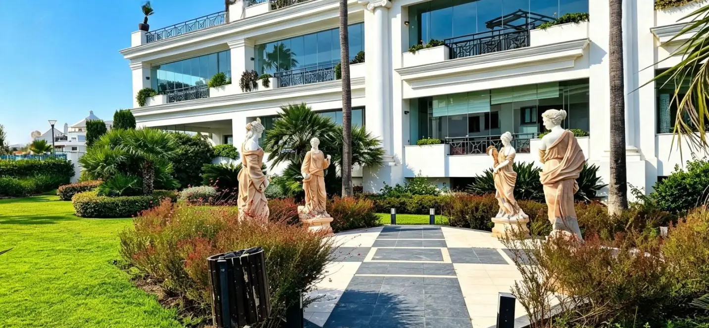 Venta de apartamento en planta baja en Estepona 0