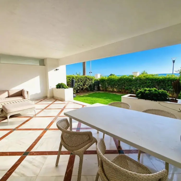 Venta de apartamento en planta baja en Estepona