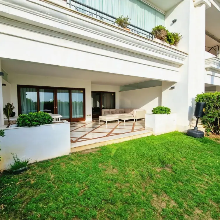 Venta de apartamento en planta baja en Estepona