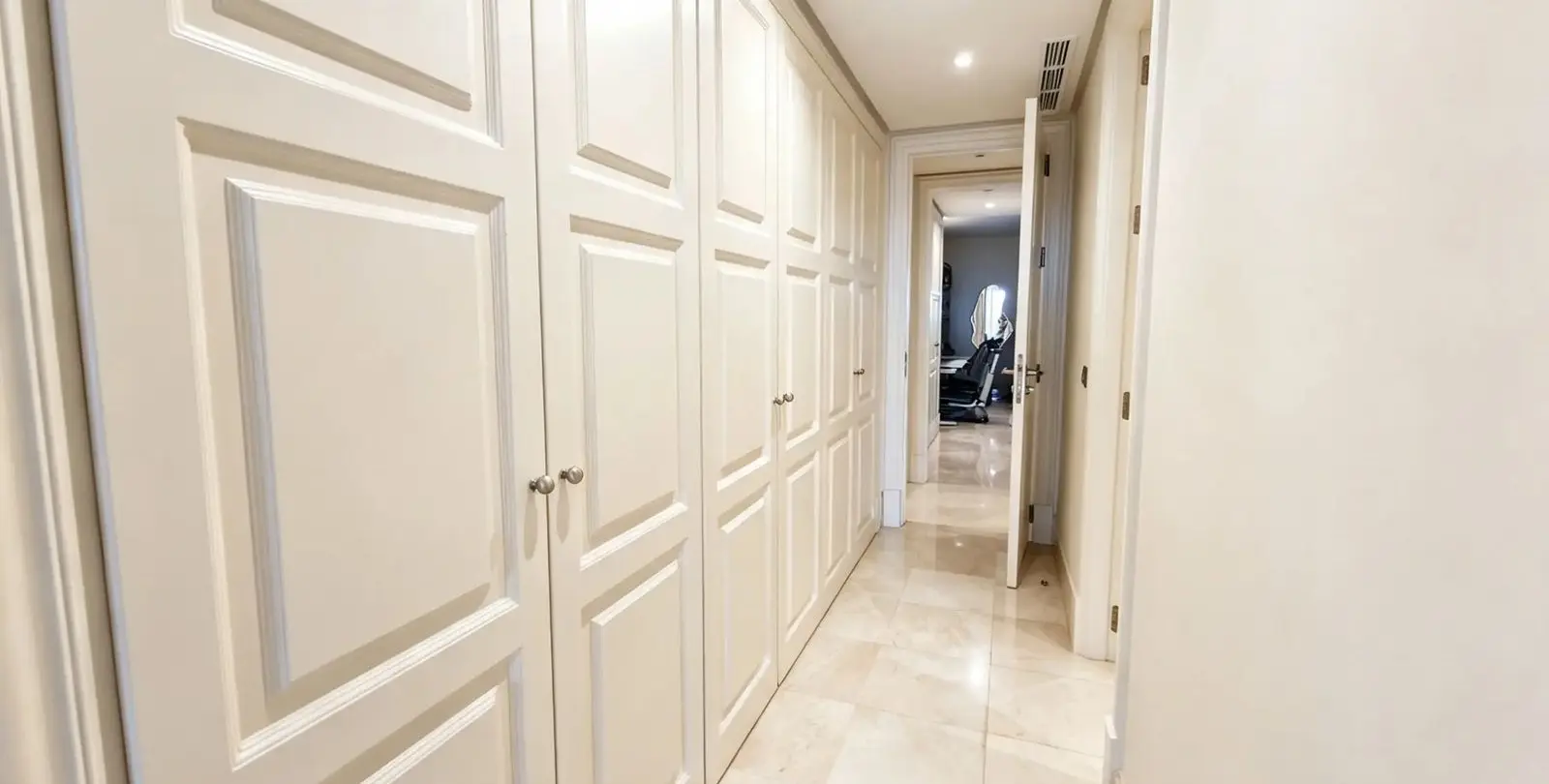 Venta de apartamento en planta baja en Estepona 25