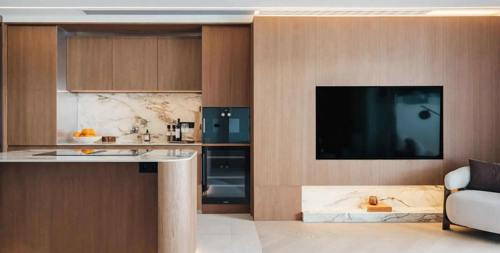 Sale of middle floor apartment in The Golden Mile 1