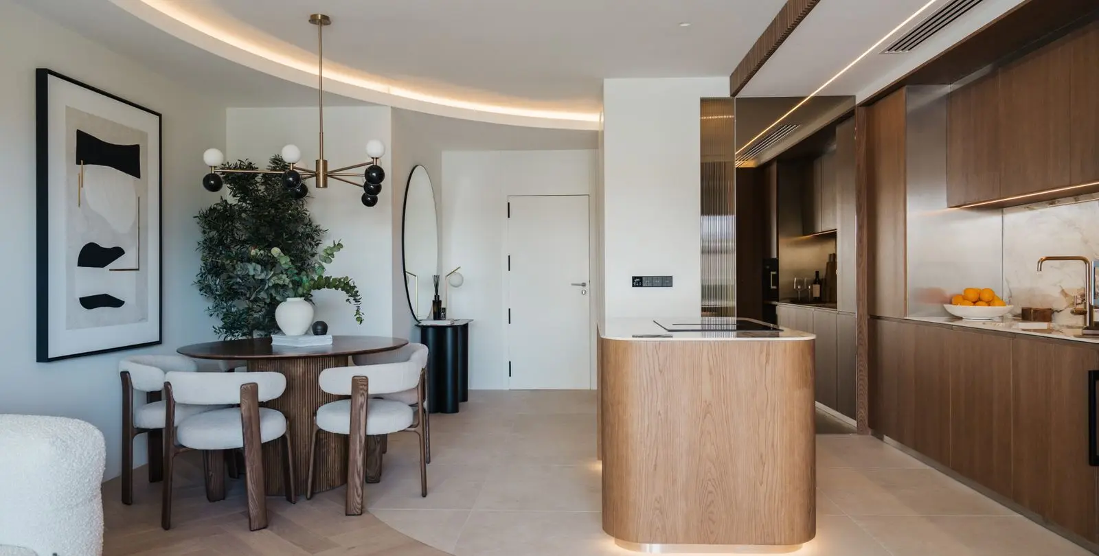 Sale of middle floor apartment in The Golden Mile 2