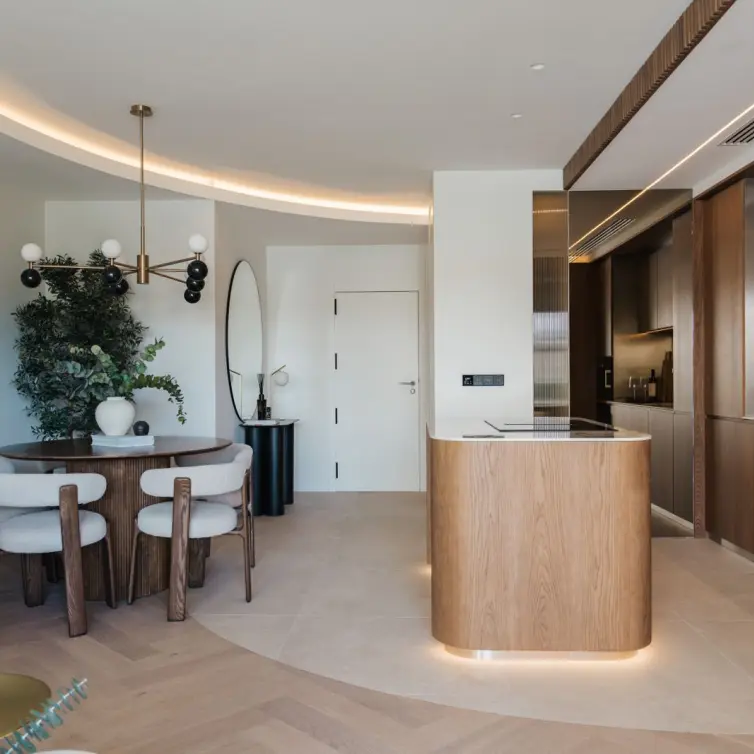 Sale of middle floor apartment in The Golden Mile