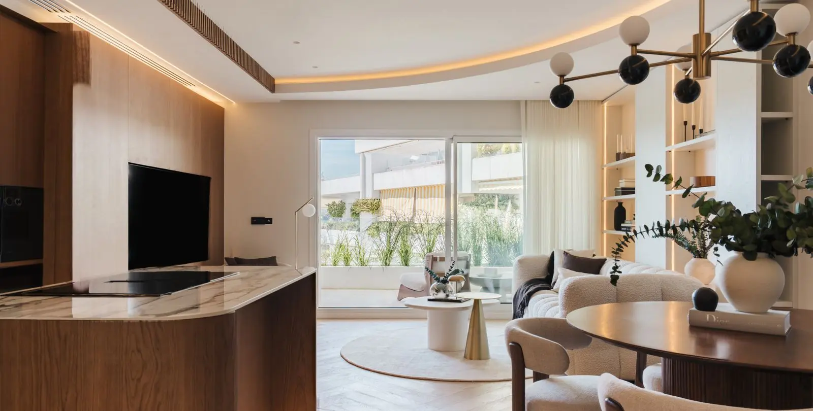 Sale of middle floor apartment in The Golden Mile 3