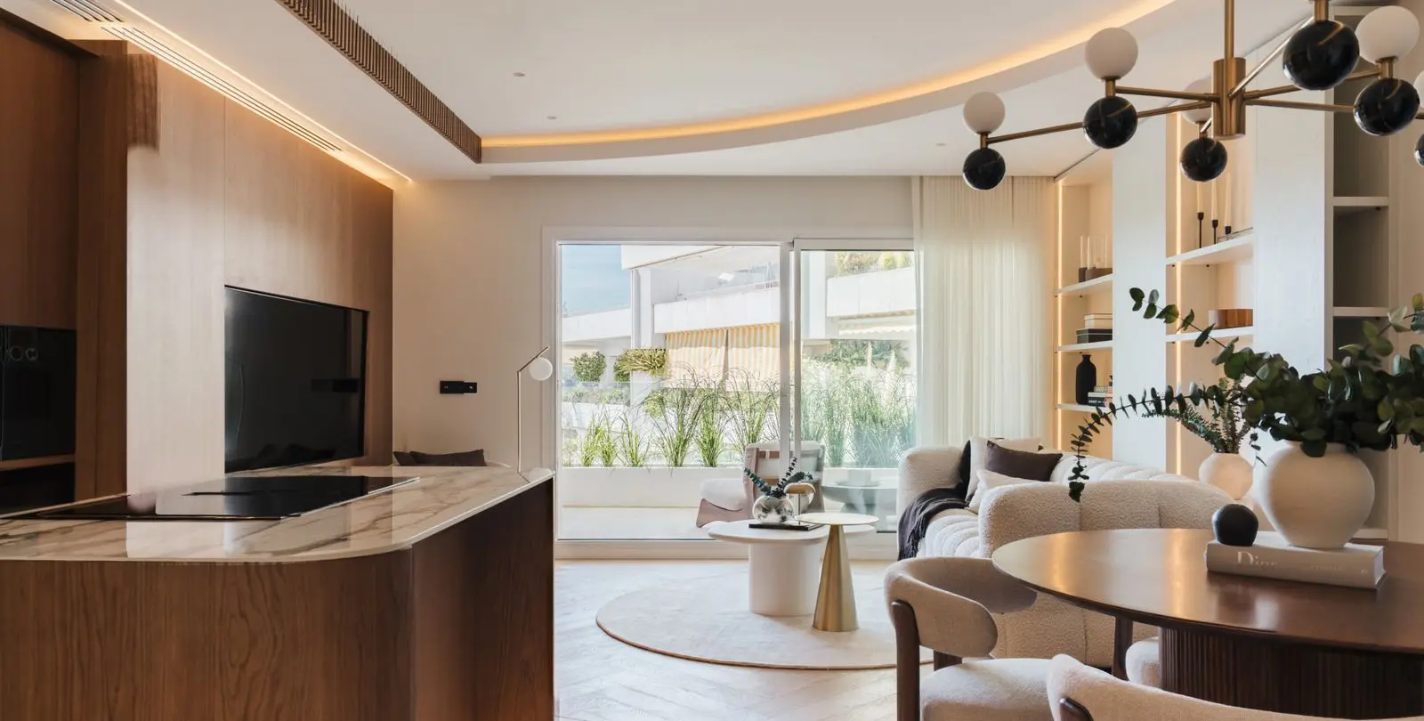 Sale of middle floor apartment in The Golden Mile 4