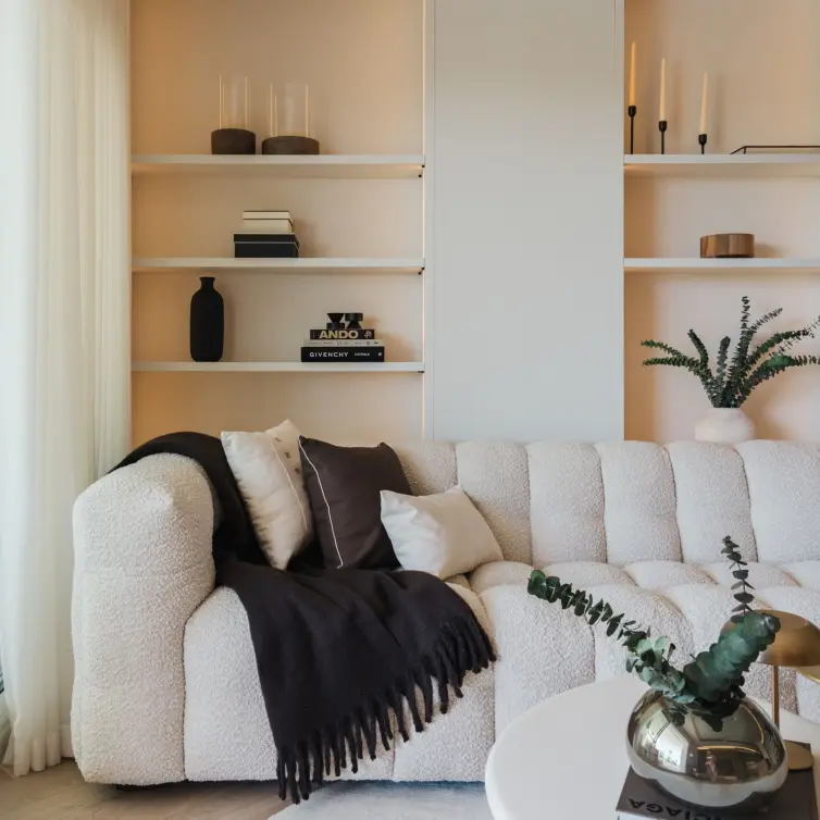 Sale of middle floor apartment in The Golden Mile