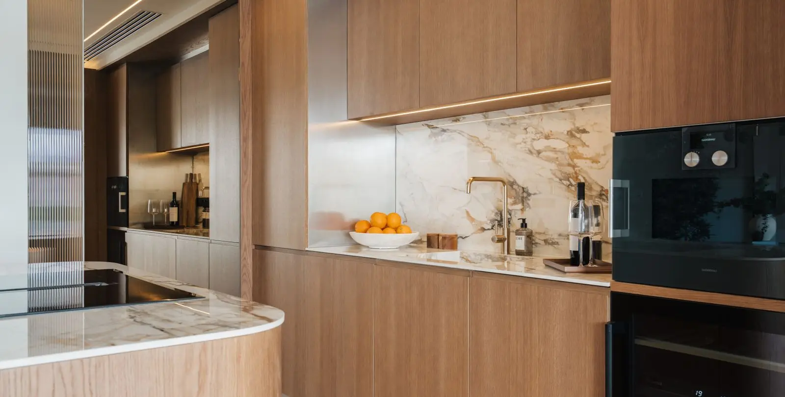 Sale of middle floor apartment in The Golden Mile 9
