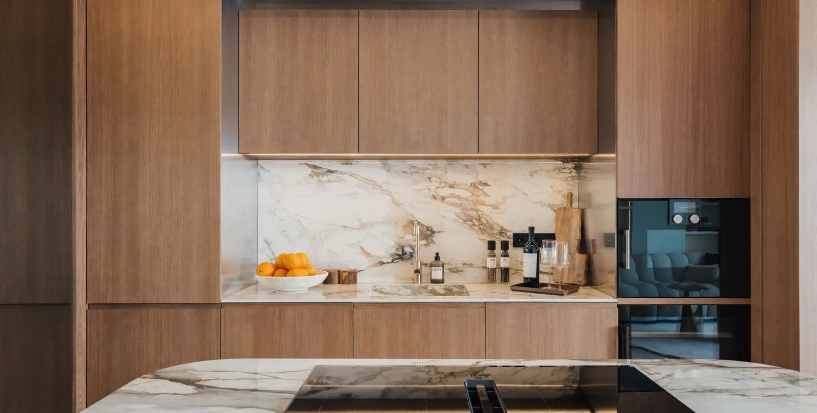 Sale of middle floor apartment in The Golden Mile 11