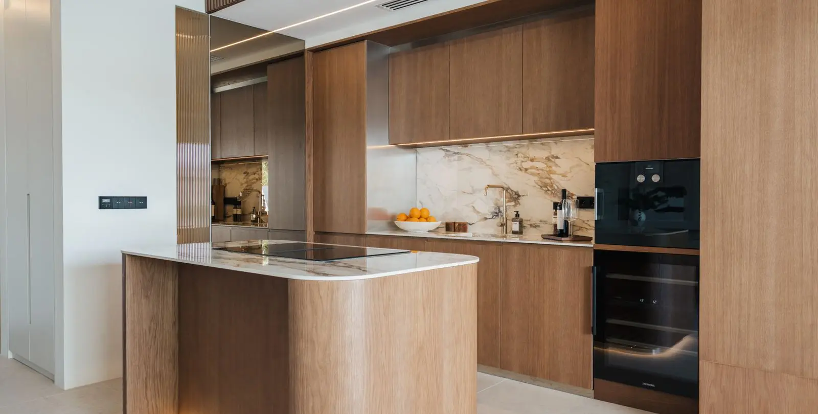 Sale of middle floor apartment in The Golden Mile 13