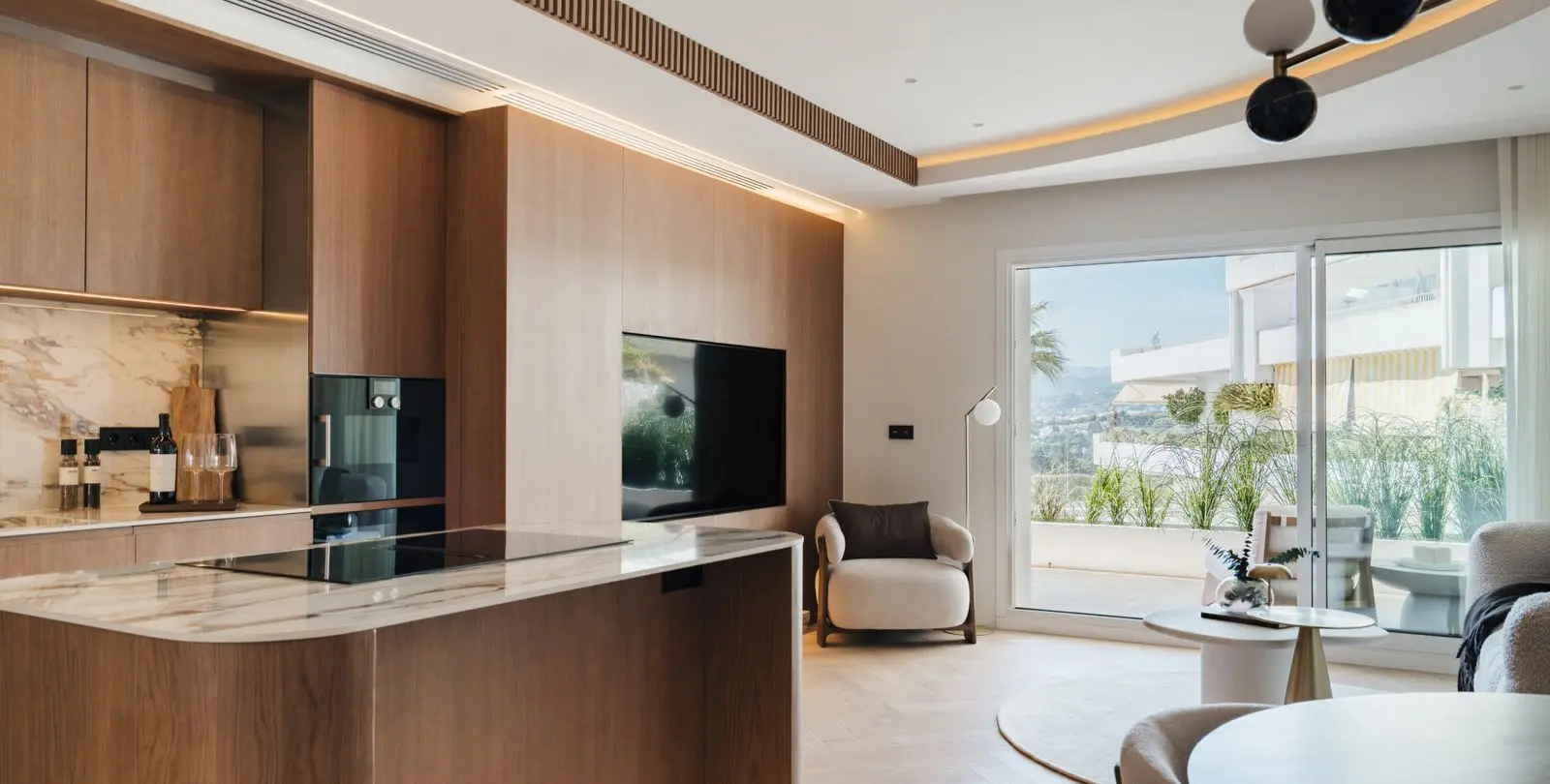 Sale of middle floor apartment in The Golden Mile 14