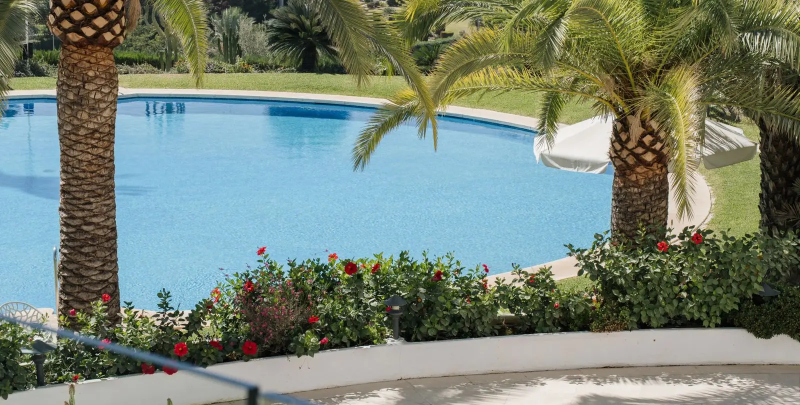 Sale of middle floor apartment in The Golden Mile 31