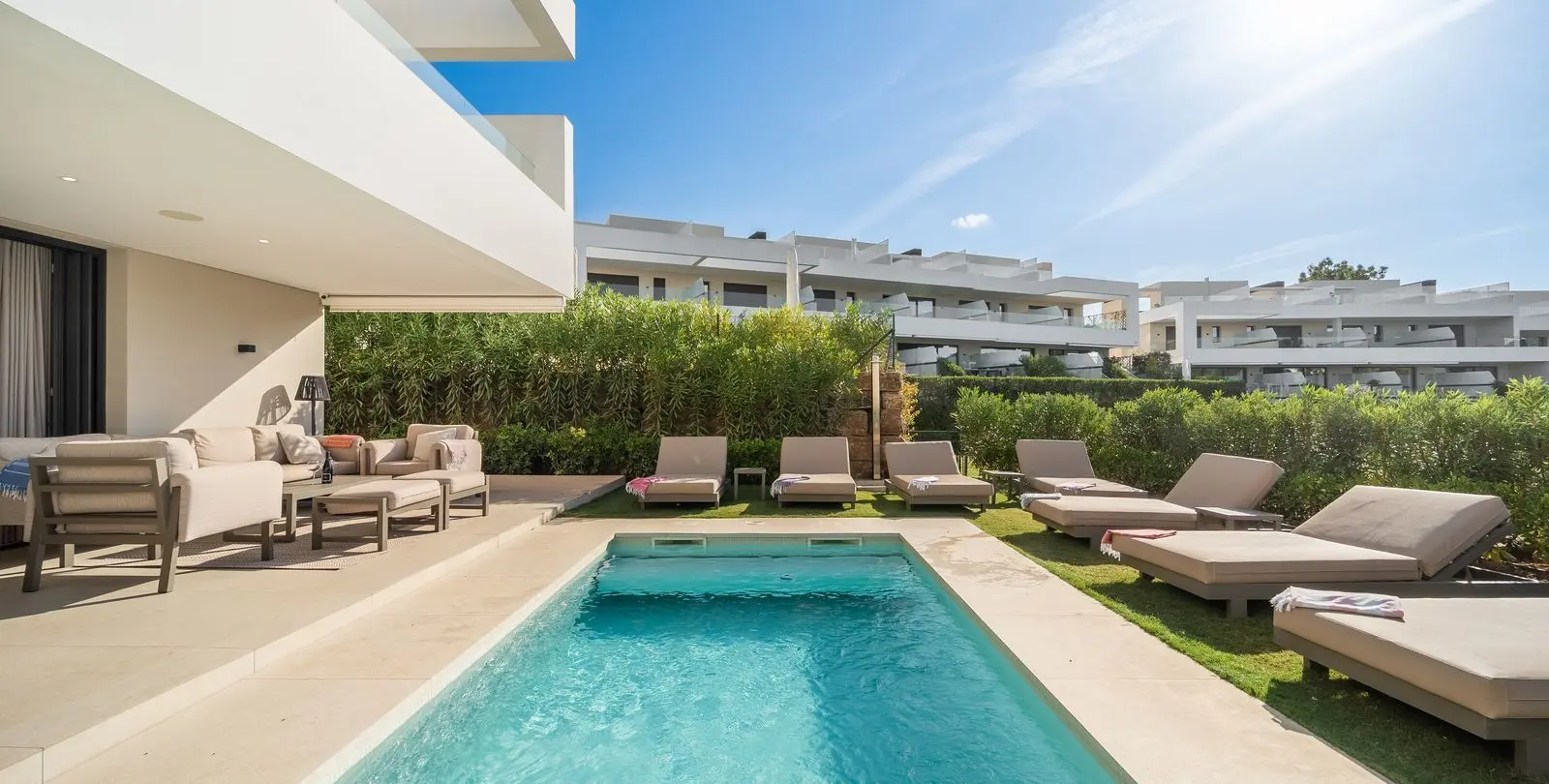 Venta de villa independiente en Elviria 2