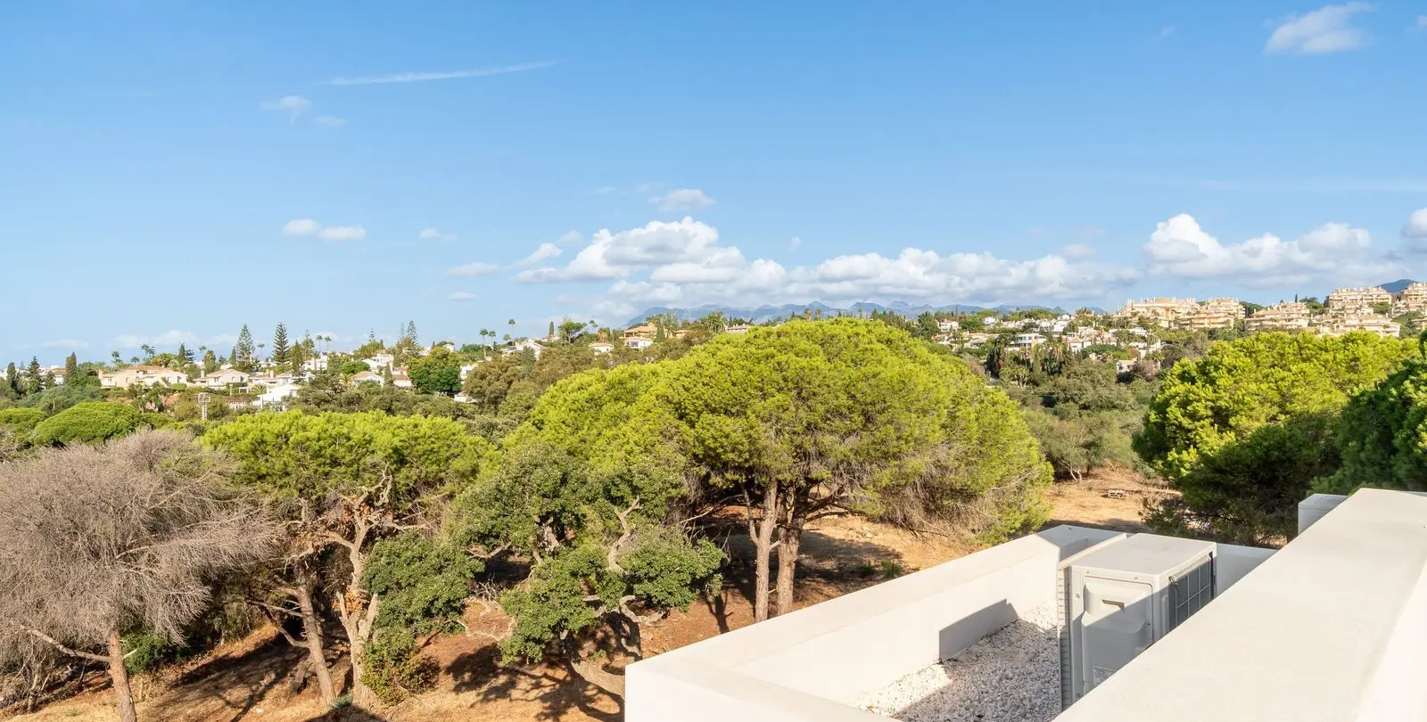 Venta de villa independiente en Elviria 28