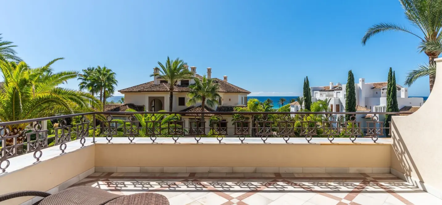Venta de apartamento en planta media en Los Monteros 0