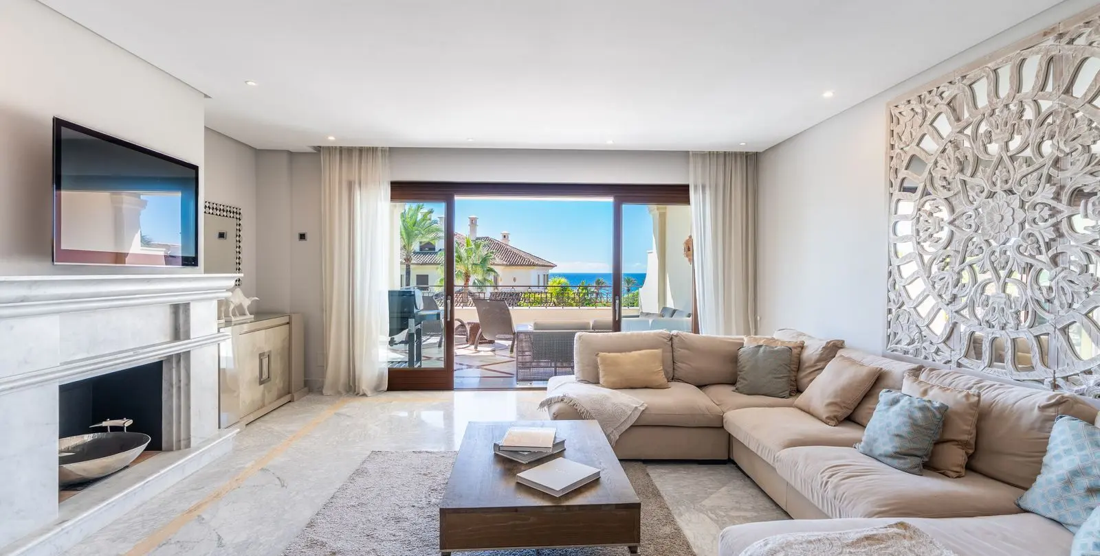 Venta de apartamento en planta media en Los Monteros 2