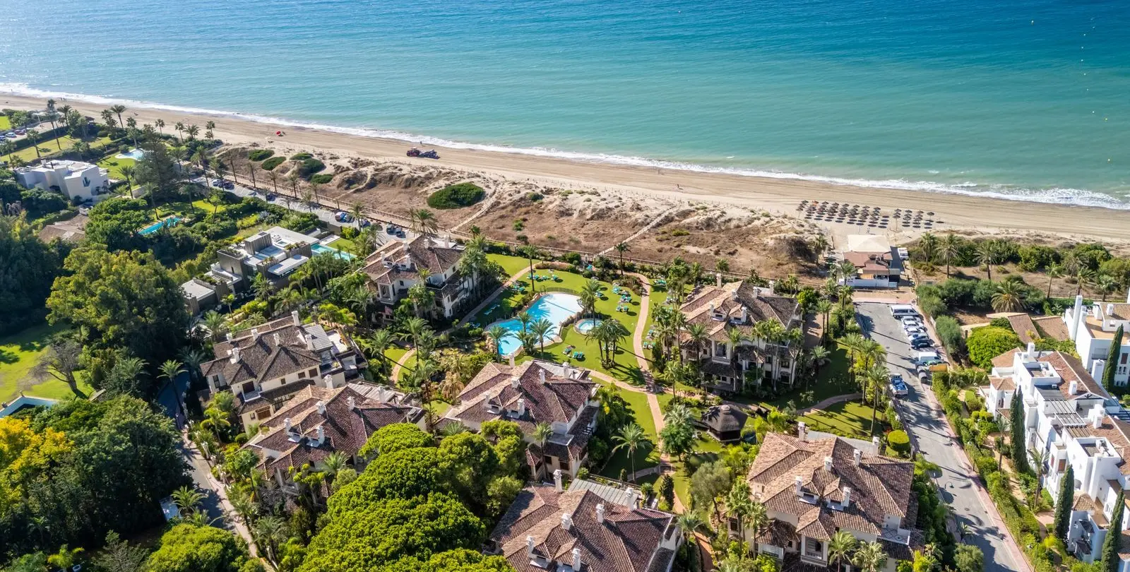 Venta de apartamento en planta media en Los Monteros 4