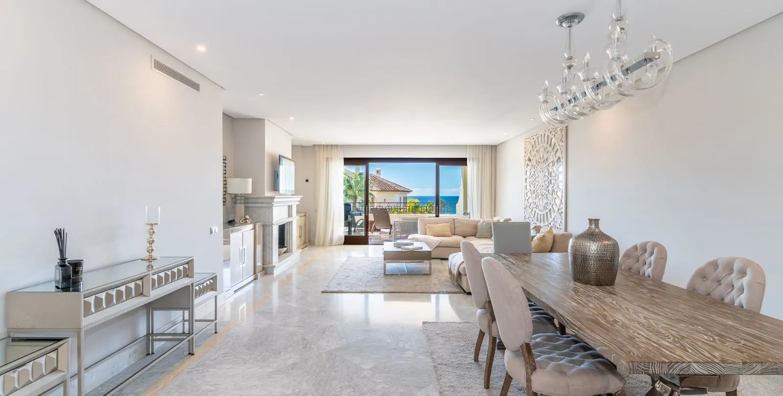 Venta de apartamento en planta media en Los Monteros 7