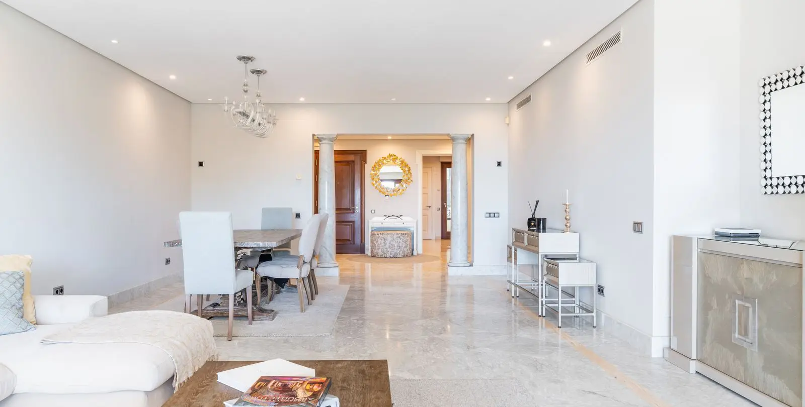 Venta de apartamento en planta media en Los Monteros 9