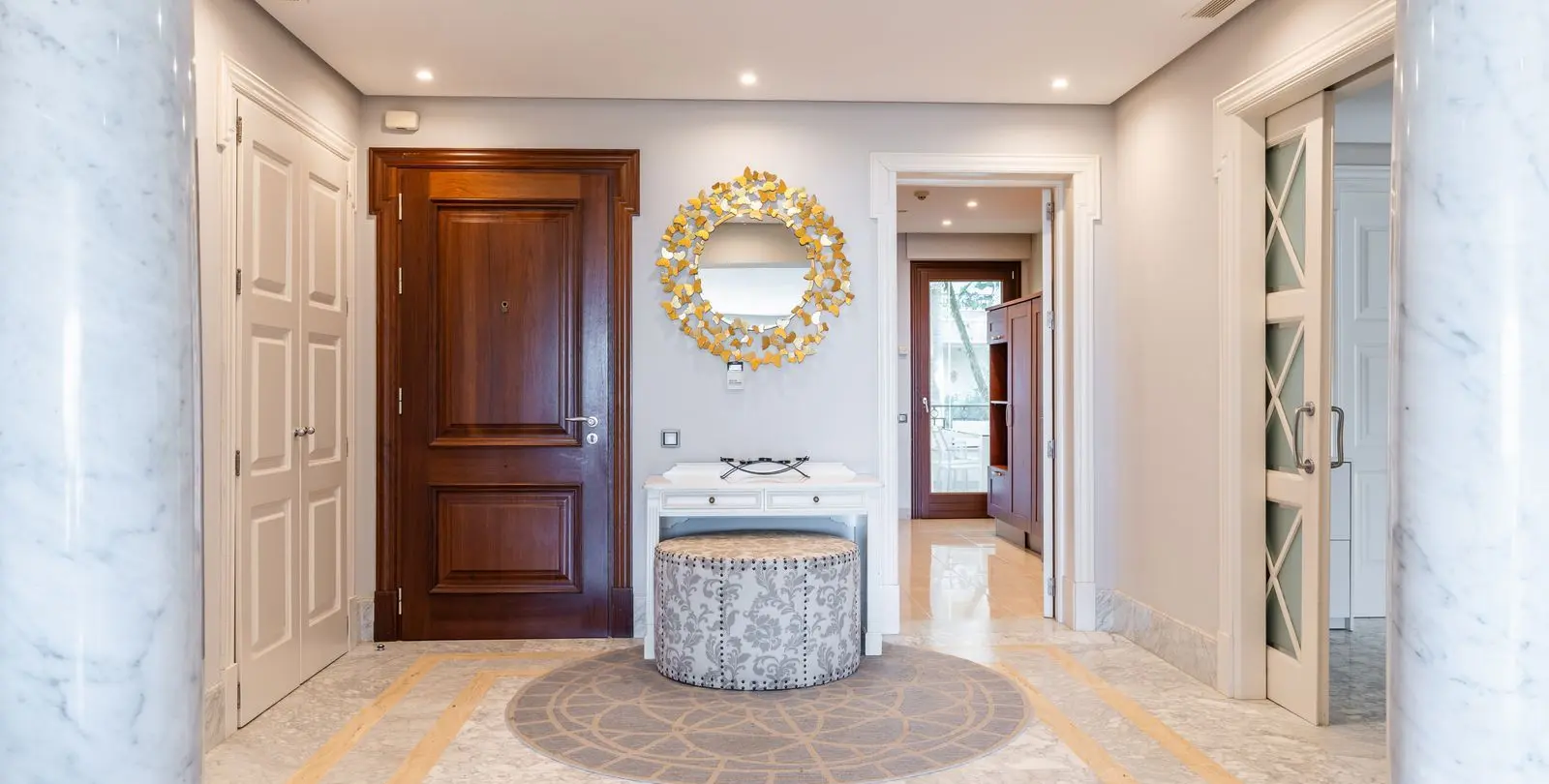 Venta de apartamento en planta media en Los Monteros 10