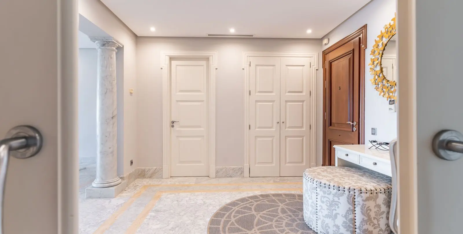 Venta de apartamento en planta media en Los Monteros 11