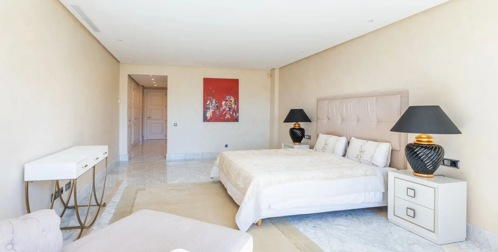 Venta de apartamento en planta media en Los Monteros 14