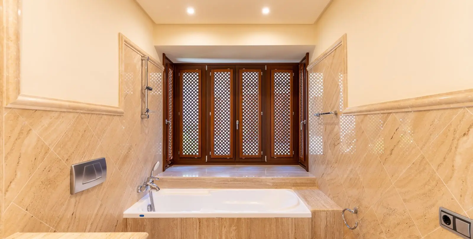 Venta de apartamento en planta media en Los Monteros 28