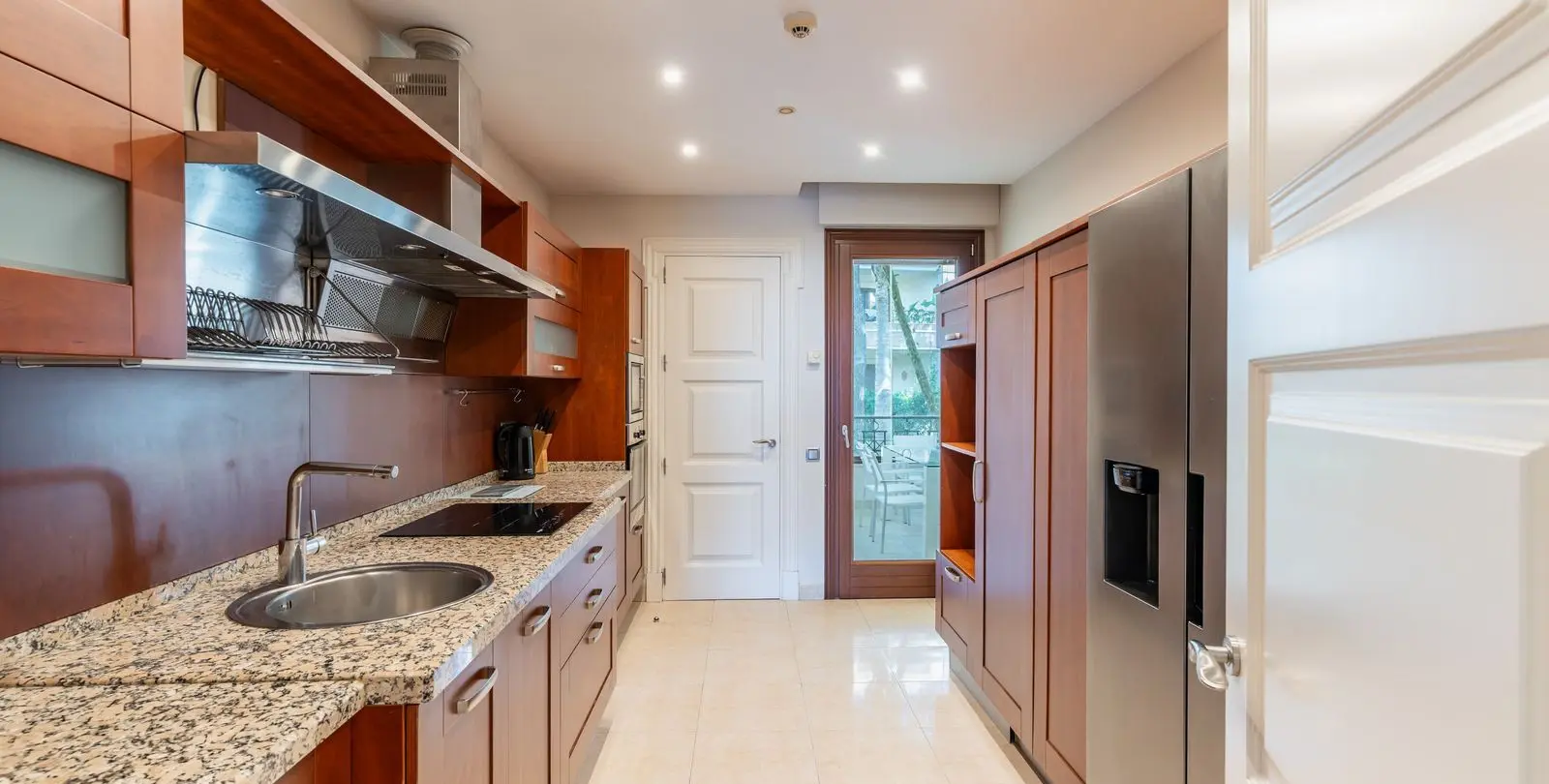 Venta de apartamento en planta media en Los Monteros 29