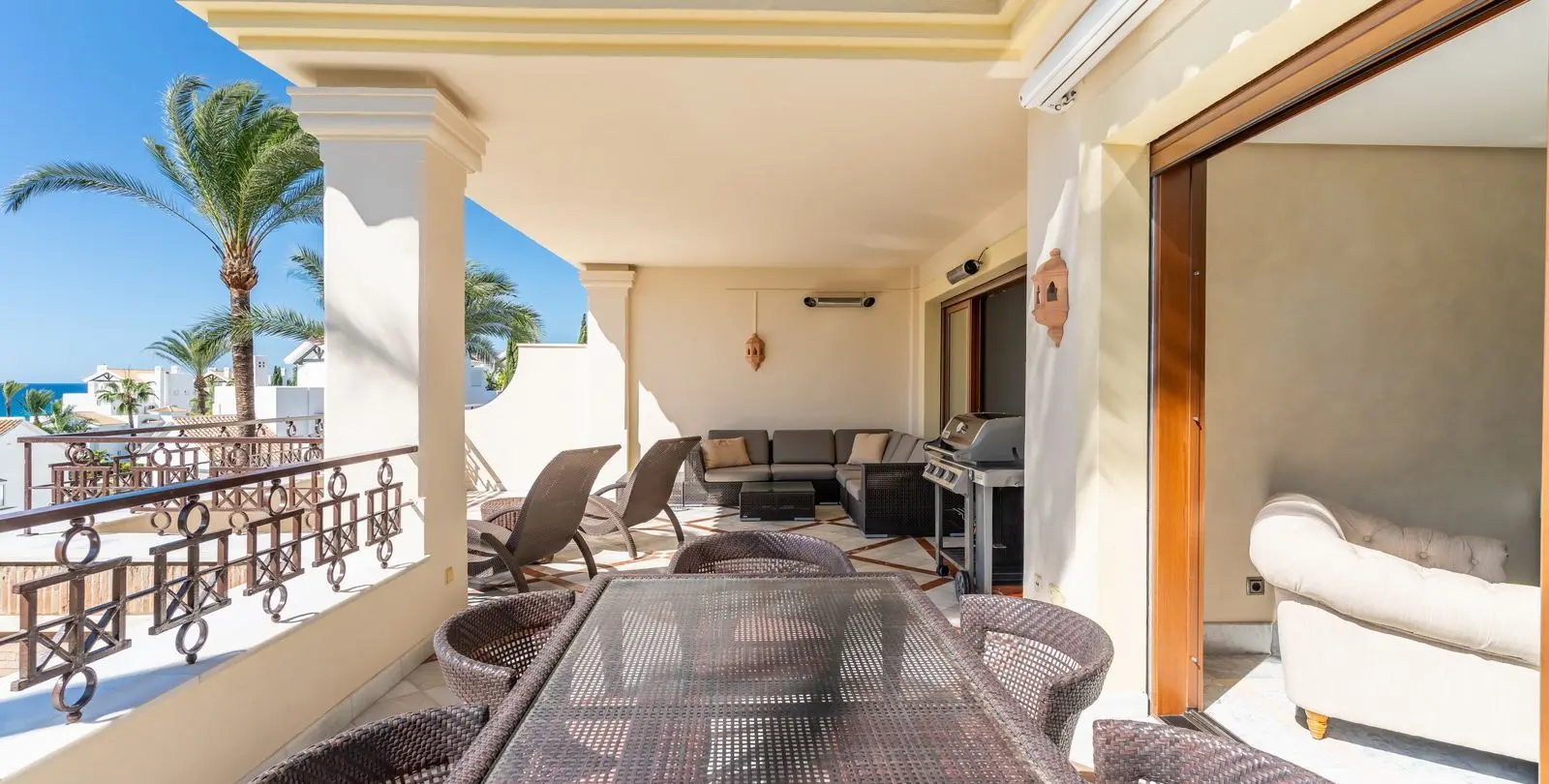Venta de apartamento en planta media en Los Monteros 34
